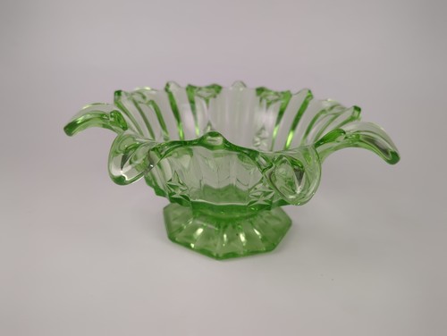 Vintage art deco green ruffled - art,