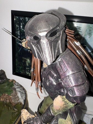 Predator falcon statue - falcon,