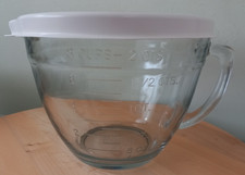 The Pampered Chef Classic Large 2 Litre Glass Batter Measuring Bowl Jug with Lid