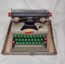 Vintage Lilliput Portable Child's Typewriter in Carry Case
