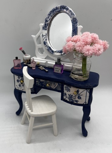 Dolls house bedroom furniture