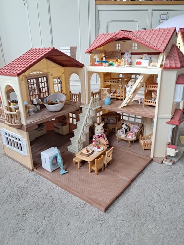 Sylvanian families red roof - families,