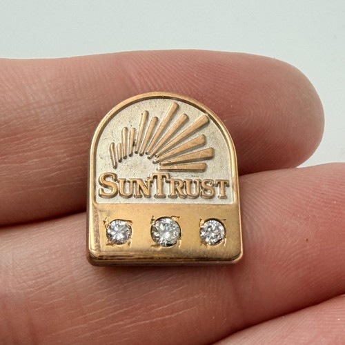 Suntrust bank magnet lapel - bank,
