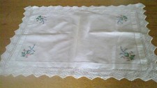 VINTAGE HAND EMBROIDERED IRISH
