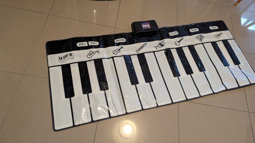Gigantic keyboard playmat - gigantic,