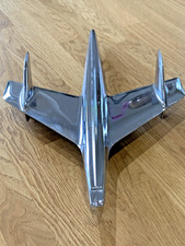 ZD56:  Chevrolet Car Hood Bird