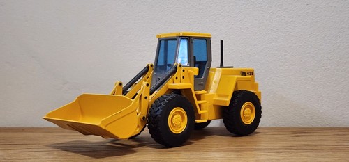 Joal jcb 435 wheel front - 1:35,
