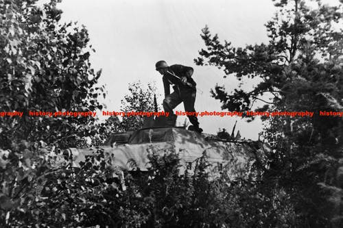 F018160 waffen armored - waffen, ss