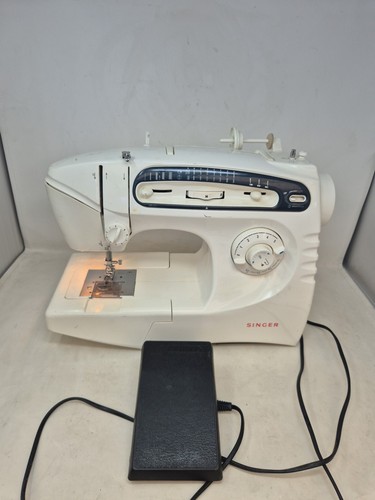 Singer sewing machine - machine, electric
