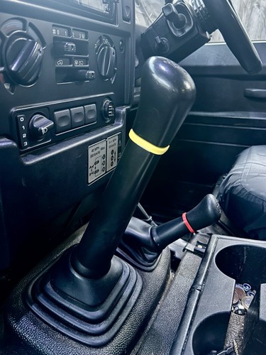 Land rover defender - land, puma