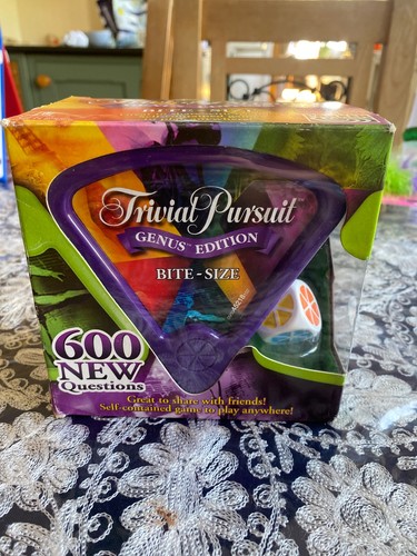 Trivial pursuit genus edition - pursuit,