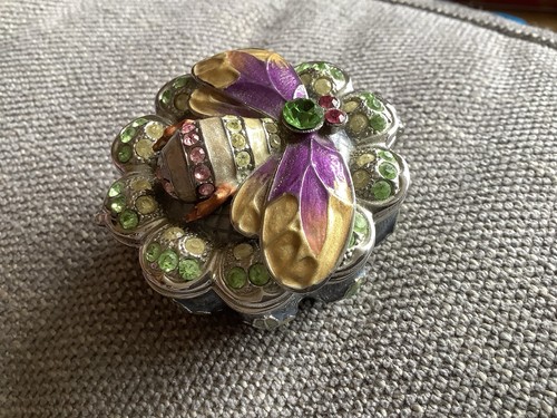 Bee trinket pill - bee,