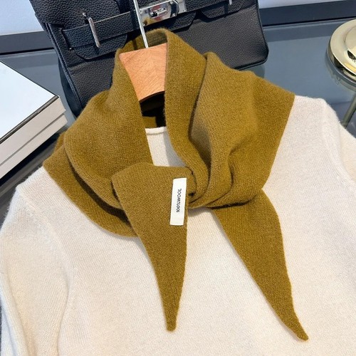 Wool knitted triangular scarf - knitted,