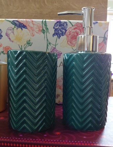 Dark green chevron ceramic - dark,