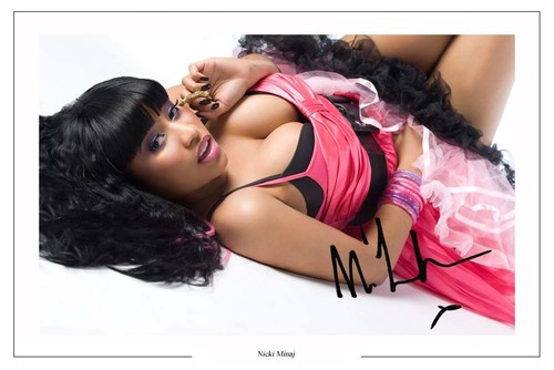 Nicki minaj signed autograph - nicki,