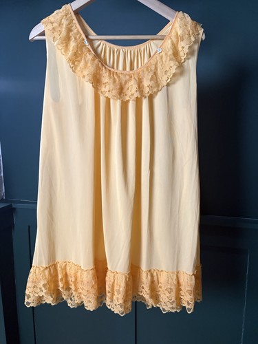 Vintage peach nylon nightdress - peach,