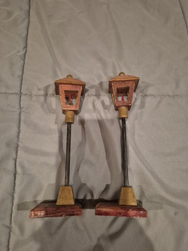 Lot wooden miniature lamp - of,