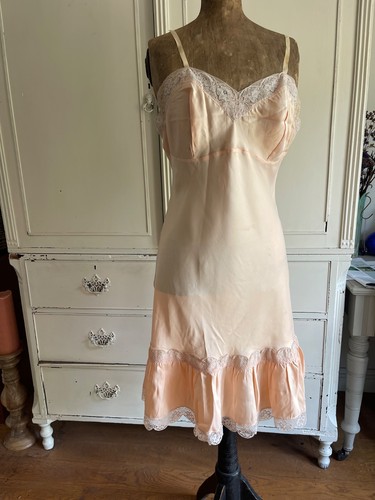 Vintage 1940s peach liquid - vintage,