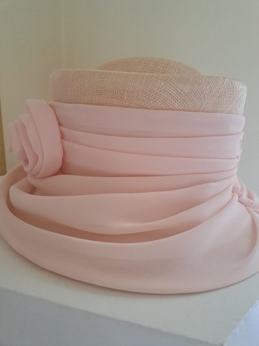 Beautiful peach hat - peach,