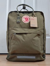 Forest green fjallraven kanken - green,