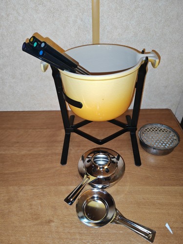 Creuset style yellow cast - creuset,