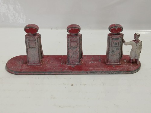 Red lesney metal petrol pumps - red,
