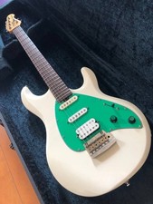 Sterling by MUSICMAN SILO30