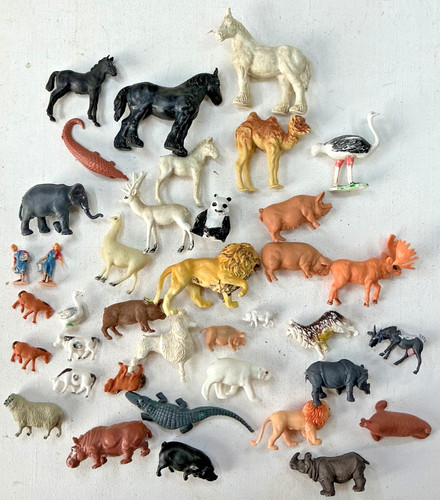 Plastic toy animal figures - 38,
