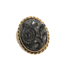 ANTIQUE Victorian Small Yellow Metal Framed Hand Carved Whitby Jet BROOCH 2.8 gs