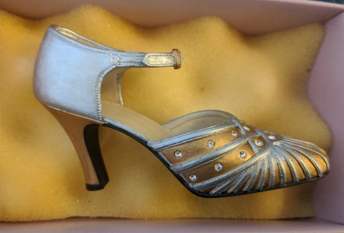 The shoe fits - leonardo, /