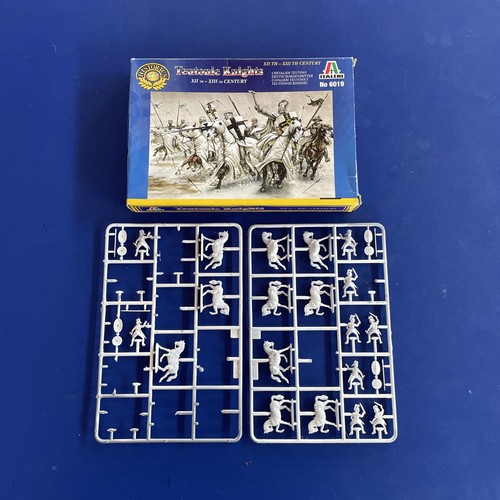 Italeri boxed teutonic knights - teutonic,