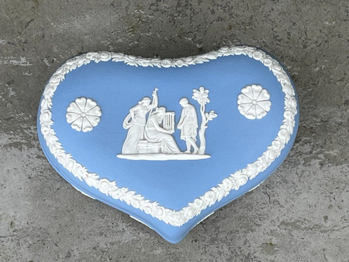 Large wedgwood heart shaped - large,