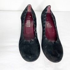 Luc Berjen Womens Size 7 Black Suede Round Toe Kitten Heel Shoes