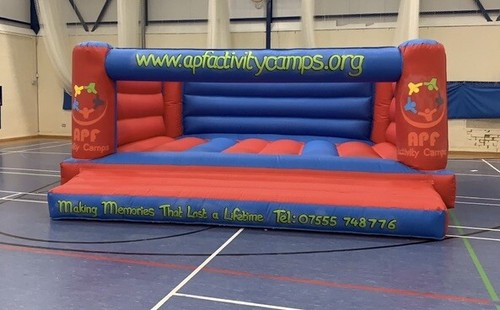 Giant bouncy castle hire