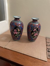 VINTAGE PAIR OF LARGE HAND