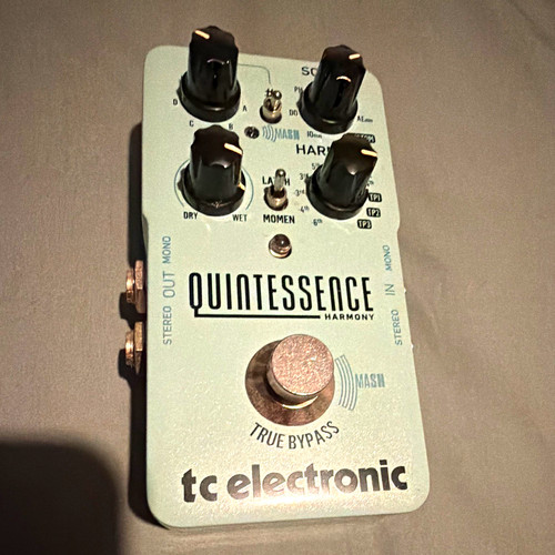Electronic quintessence - electronic,
