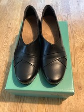 Clarks ladies shoes,black leather size 7