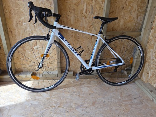 Lightweight racing bike giant - lightweight,