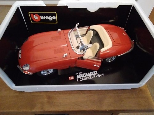 Burago diecast model - model, red