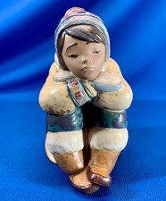 LLADRO SITTING ESKIMO BOY
