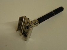 Gillette Super Adjustable 109 Black Beauty Vintage DE Safety Razor (Long Handle)