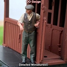 DETAILED MINIATURES O29 PAINTED OO GAUGE 1/76th FIGURE - INDUSTRIAL LOCO DRIVER