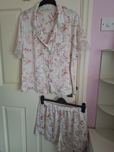 Pretty floral lightweight - pretty,