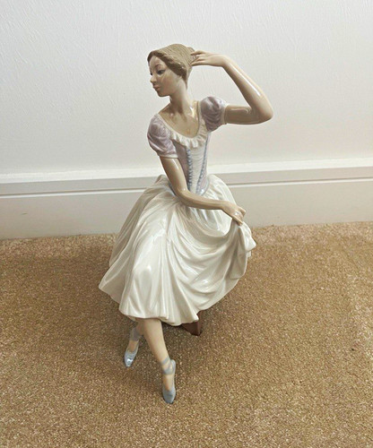 Lladro figurine weary - figurine,
