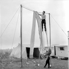 Circus: Barrie Sloan, Billy Smarts stilt walker 1960 OLD PHOTO 1