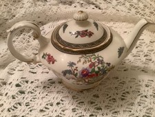 Vintage Paragon Tree of Kashmir Teapot. Bone China 3/4 Pint Good condition.