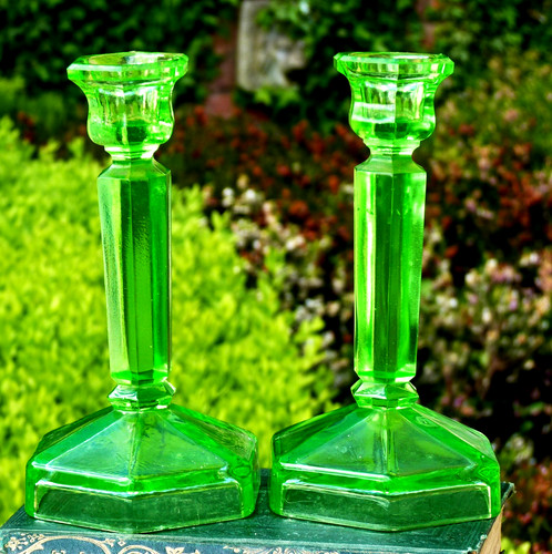 Pair uranium glass - pair,
