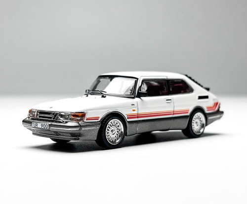 Tarmac white saab 900 - white,