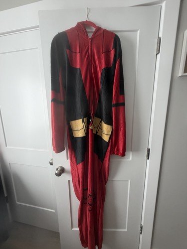 Bioworld deadpool hooded - bioworld,