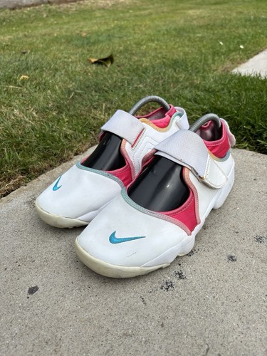 White pink nike air rifts - &,